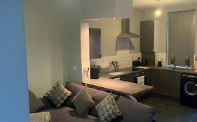 2 Bedroom Cheerful House Close To City Center